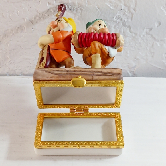 The Bradford Exchange Disney Ceramic Trinket Box EUC - Picture 6 of 12